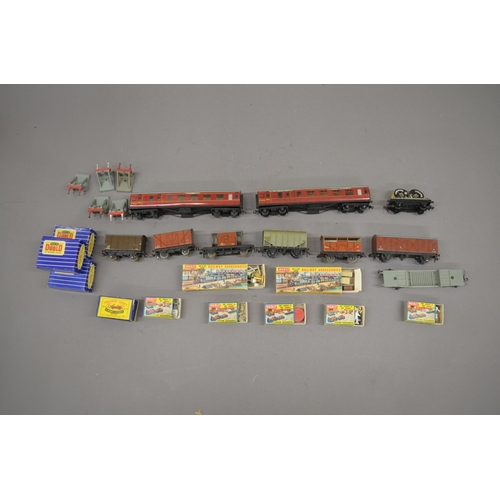 194 - Extensive collection of Hornby Dublo freight wagons, carriages and locomotives approximately 100 ite... 