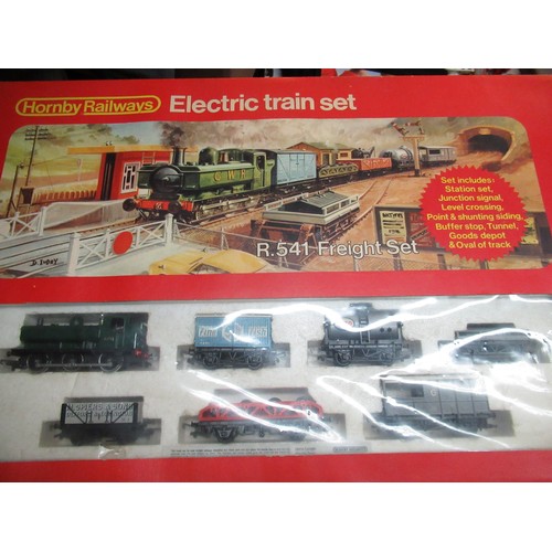 69 - Boxed electric trainset R.541 GW.R freight set and the Hornby BR InterCity (A/F)