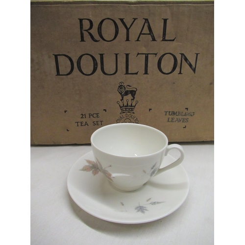 138 - Royal Doulton Tumbling Leaves pattern tea set in original box, with original packing 21pcs