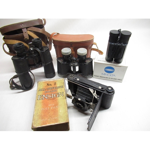 563 - Delacroix, Paris 12x40 binoculars in leather case, Vesper 8x30 binoculars, Minolta 10x25 pocket bino... 