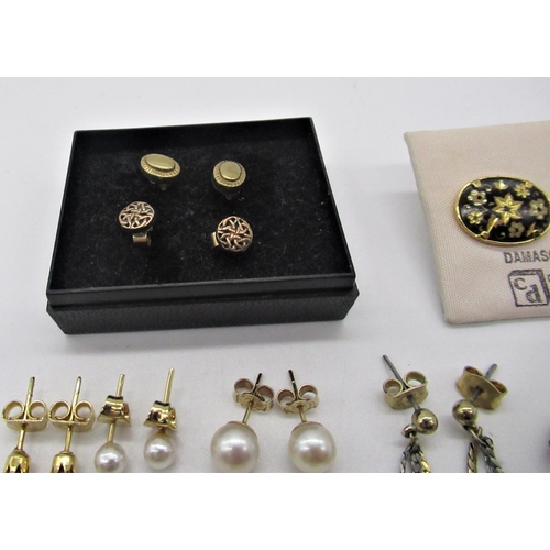88 - Collection of stud earrings including pearls mounted on 9ct yellow gold studs, 9ct yellow gold squar... 