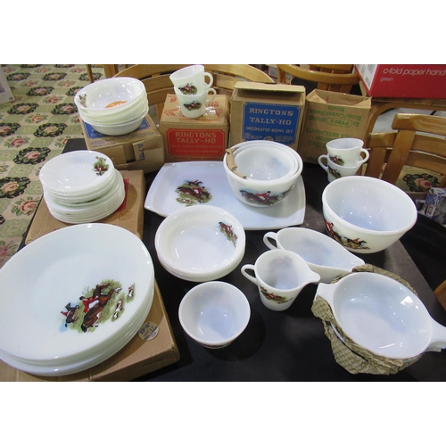 524 - Collection of Ringtons ‘Tally Ho’ Pyrex kitchenware including, mixing bowls, dinner service, tea ser... 