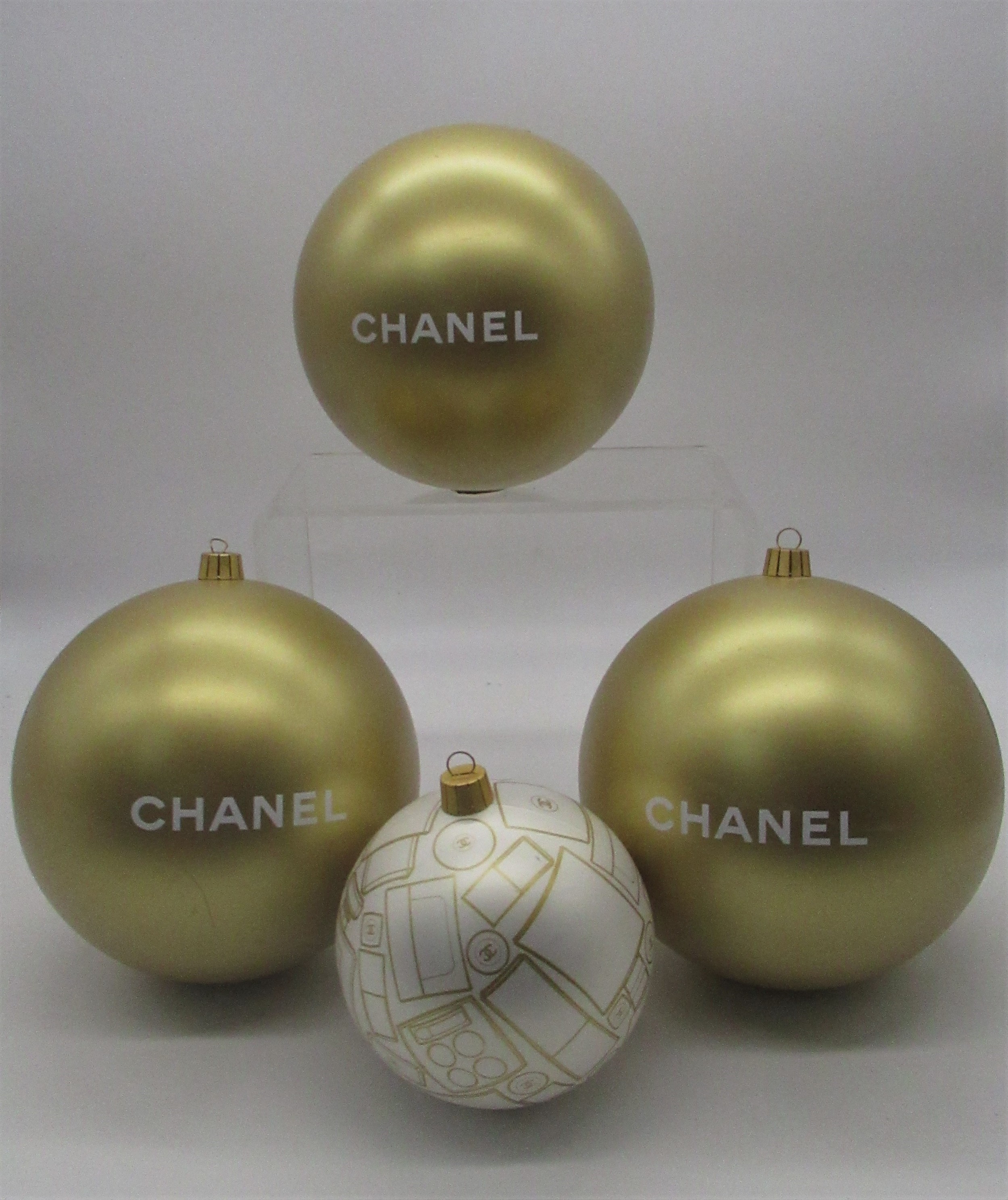 Chanel christmas discount baubles