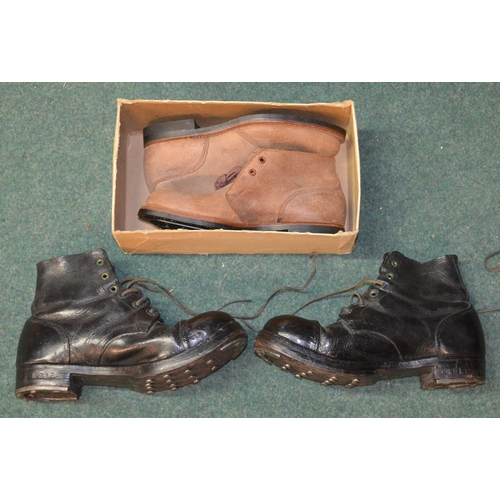 93 - Vintage British Army boots black leather, stamped size 9,