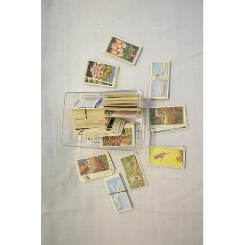 159 - Extensive collection of cigarettes cards on various subjects