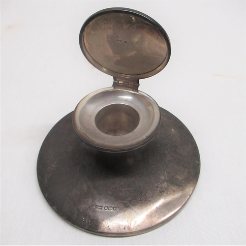 197 - Geo.V hallmarked silver capstan ink well, by Walker & Hall Sheffield 1918, lacks glass liner D4.5cm