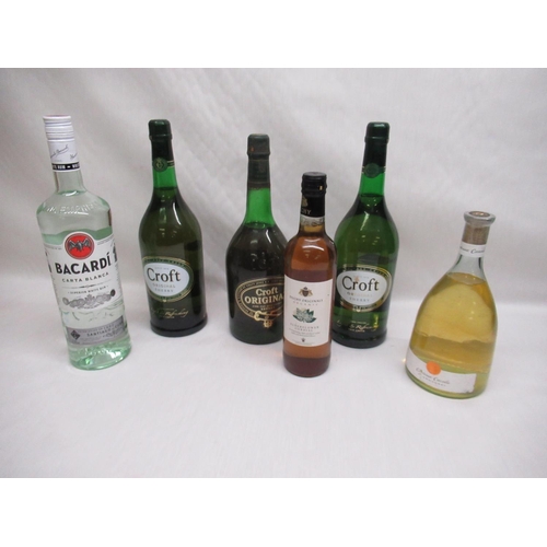 28 - Mixed alcohol including - Croft Original Sherry(2), Croft Original Fine Old Pale Sherry(1),Bacardi C... 