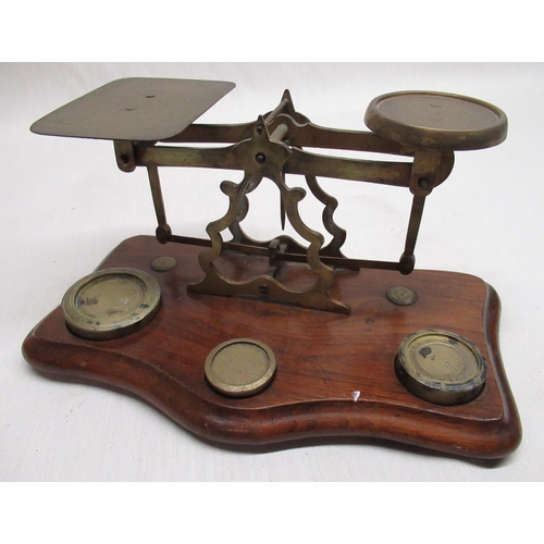 80 - Early C20th brass postage scales pierced and shaped centre on shaped and molded mahogany base W23cm ... 