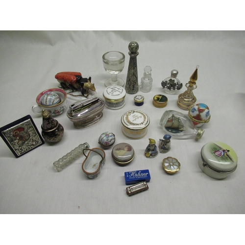 142 - Two graduated Limoges France, miniature porcelain boxes with hinged lids and hand painted decoration... 