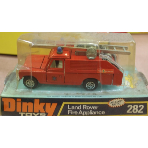 817 - Collection of various scale Dinky die cast models of fire brigade interest including 285 Merriweathe... 