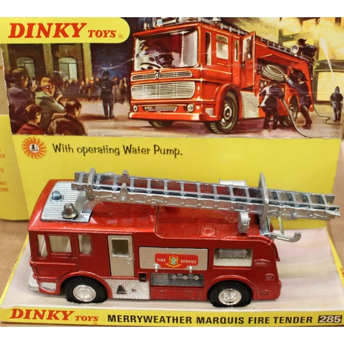 817 - Collection of various scale Dinky die cast models of fire brigade interest including 285 Merriweathe... 