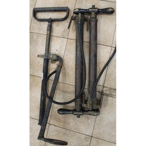 822 - Hattersley and Davidson patent Handy No. 1 brass and copper stirrup pump with wooden handle L56cm, a... 