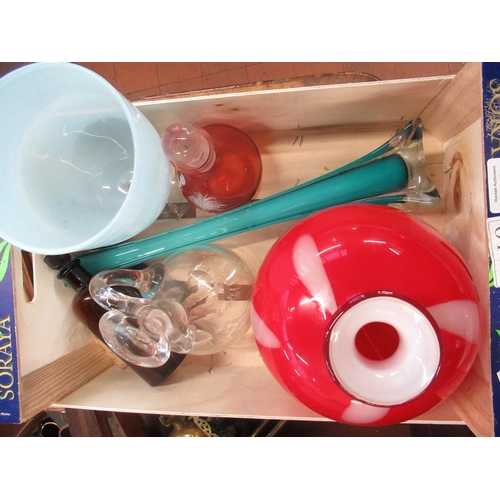 641 - Collection of decorative glass ware to include modern studio, cranberry etc