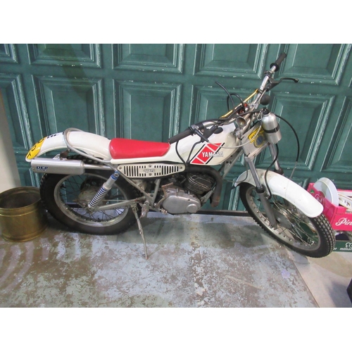 828 - Yamaha 175cc two-stroke trials bike, registration Q110 WET, circa 1989, with bulb horn, water bottle... 