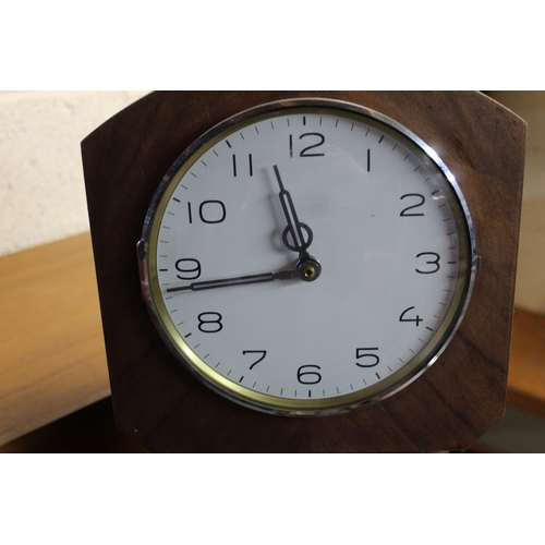 92 - 1930s walnut cased grandmother style clock, H145cm