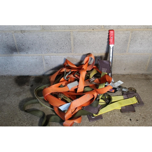 3353 - Phantom hand power puller, model No. 2119080, max pulling capacity 2000kg, quantity of ratchet strap... 