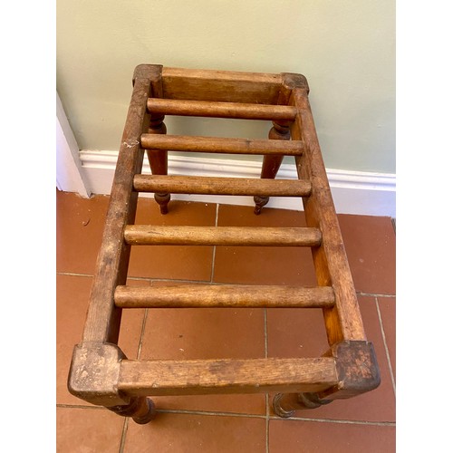 2119 - C19th oak luggage rack with slatted top on turned supports