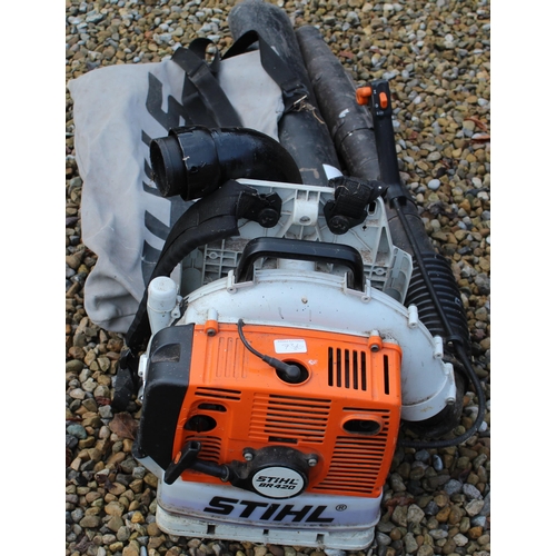 3211 - Stihl BR420 professional petrol backpack leaf/grass blower