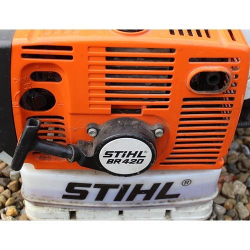 3211 - Stihl BR420 professional petrol backpack leaf/grass blower