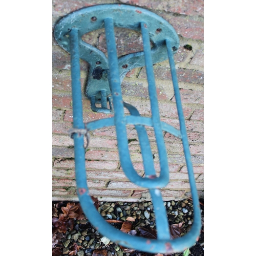 3348 - Saddle and bridle wall mounted hangers