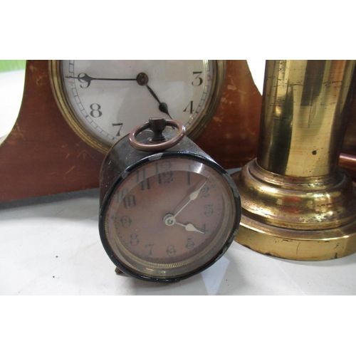 46 - Edwardian mahogany cased mantel timepiece with inlaid boxwood stringing on turned brass feet, Edward... 