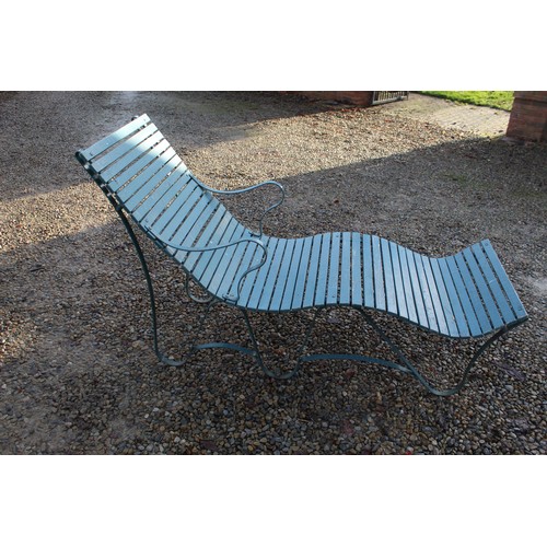 3368 - Large steel framed wooden slatted garden reclining chair with arms