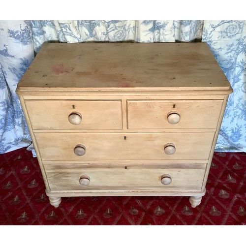 2066 - Victorian pine chest of two short above two long graduated moulded drawers, turned wooden handles an... 