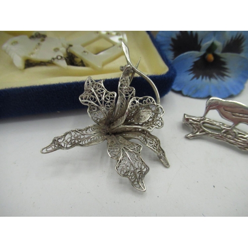 21 - Large white metal brooch in the form of a filigree daffodil W5.5cm and another smaller both stamped ... 