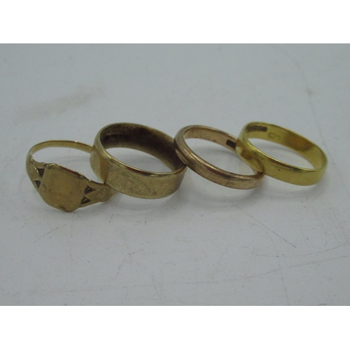 23 - Collection of hallmarked 9ct gold rings including wedding bands and signet rings, gross 9.4g (4)