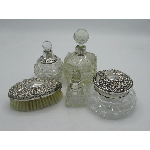 50 - Large cut glass scent bottle with stopper and Sterling silver collar D.I, London, 1920, large cut gl... 