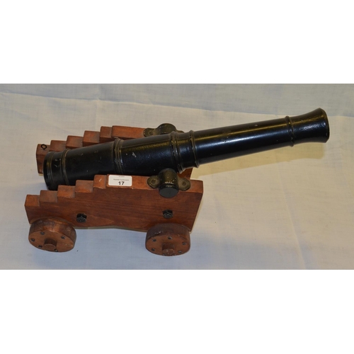 289 - Cast metal signal type cannon, 19