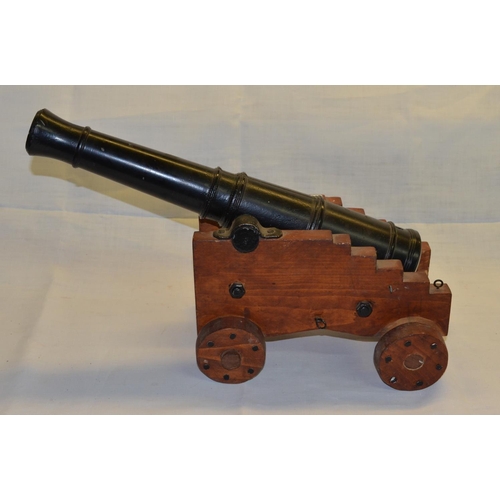 289 - Cast metal signal type cannon, 19