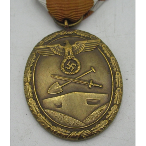 92 - German WWII West Wall medal