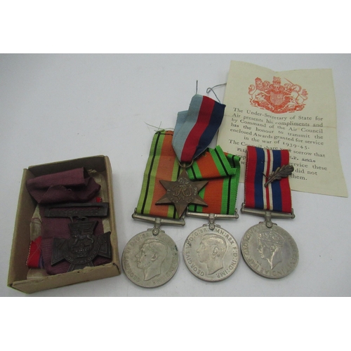 95 - Group of WWII medals including postage box and issue slip, comprising of 1939 - 45 Star, two Defence... 