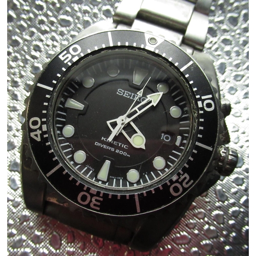 194 - Seiko Kinetic Diver's 200m watch with date, stainless steel case on matching Seiko stainless steel b... 