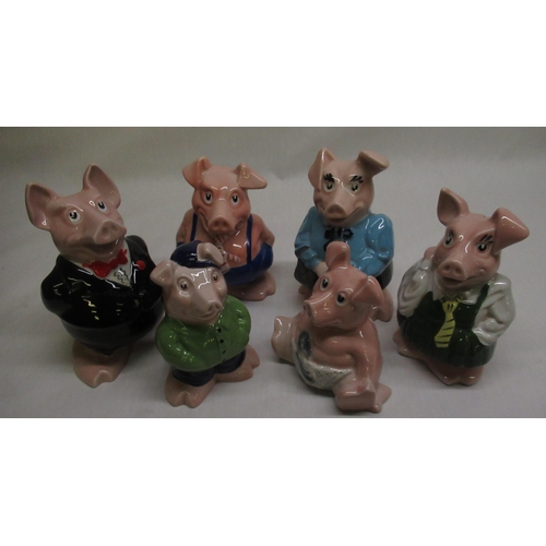 256 - Wade for Natwest pig money boxes, max H19cm (6)