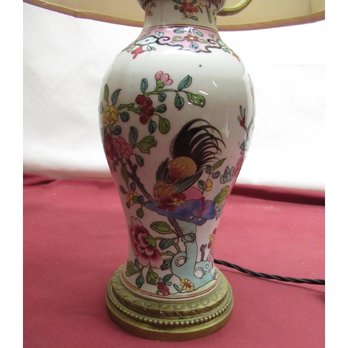 1337 - C20th table lamp, baluster body decorated in Famille enamels, gilt metal base and cream shade, H50cm... 