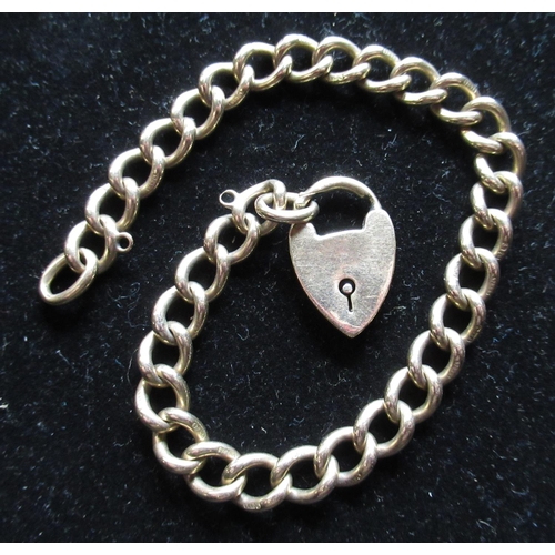 8 - 9ct yellow gold chain bracelet with heart padlock clasp, stamped 9.375, L19cm, 18.5g