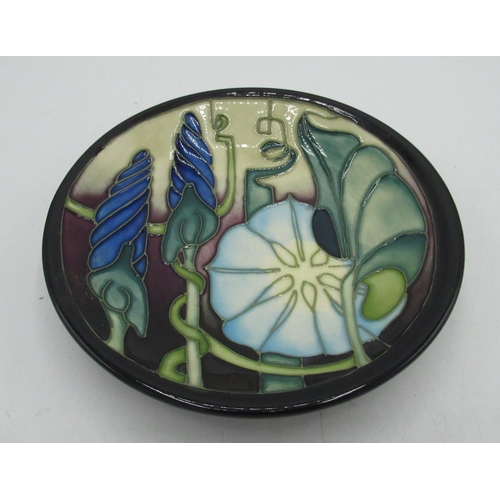 27 - Moorcroft pottery pin dish c2007 in the Entwined pattern, W12cm