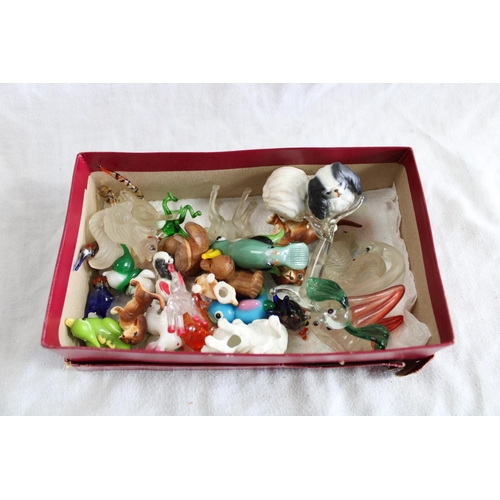 292 - Selection of glass paperweights, miniature glass and animal figurines