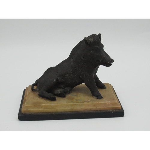 122 - Small bronze desk model of the Uffizi Boar, on stepped base, W11cm H9cm