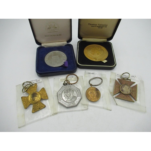 233 - Selection of medals and medallions including, 1976 National Balloon Championships prize medal from C... 