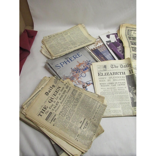 530 - Collection of commemorative newspapers and magazines including death of George VI, coronation of Eli... 