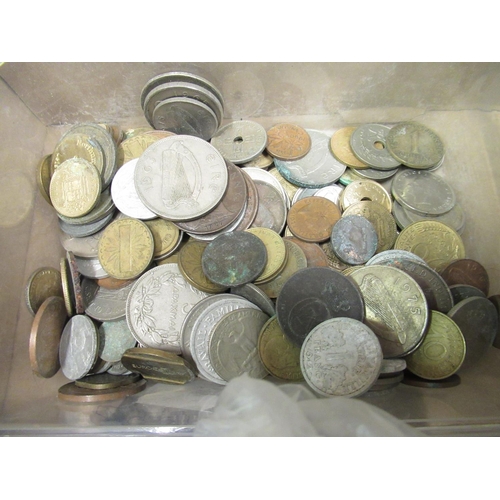 586 - Various ER. II coins including shillings, two shilling pieces, thrupenny bits, etc and selection of ... 