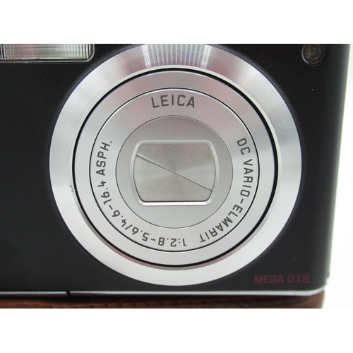 1104 - Leica C-lux 2 digital camera in black and silver, with leather case (no charger) with original outer... 