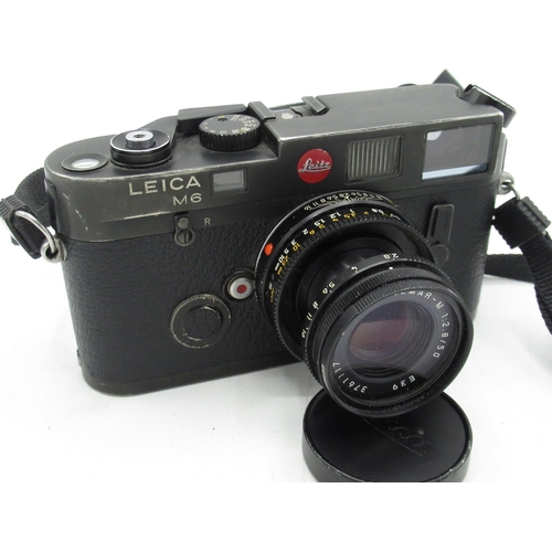 1077 - Leica M6 in black finish with Leica Elmar 50mm F2.8 collapsible lens, camera serial no. 1704853
(wit... 