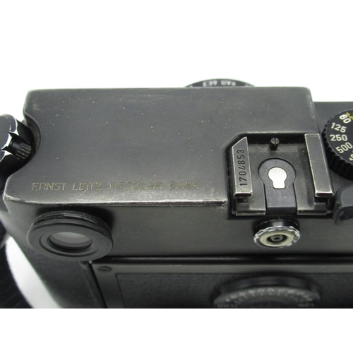 1077 - Leica M6 in black finish with Leica Elmar 50mm F2.8 collapsible lens, camera serial no. 1704853
(wit... 