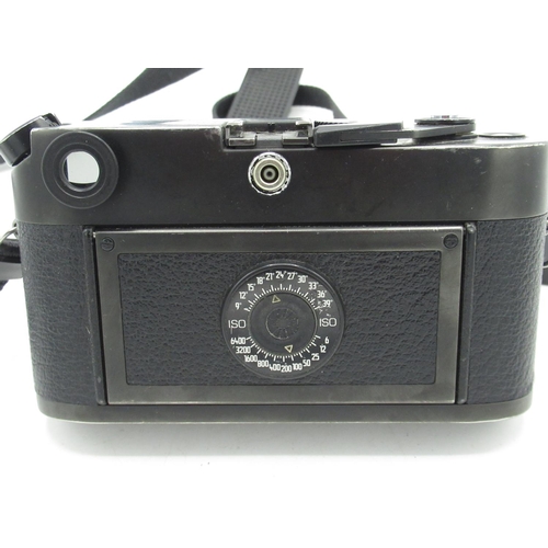 1077 - Leica M6 in black finish with Leica Elmar 50mm F2.8 collapsible lens, camera serial no. 1704853
(wit... 