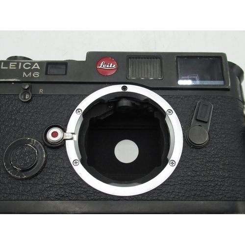 1077 - Leica M6 in black finish with Leica Elmar 50mm F2.8 collapsible lens, camera serial no. 1704853
(wit... 