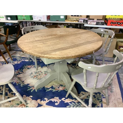 512 - Farmhouse style circular top extending dining table in grey painted finish, and set of four chairs o... 